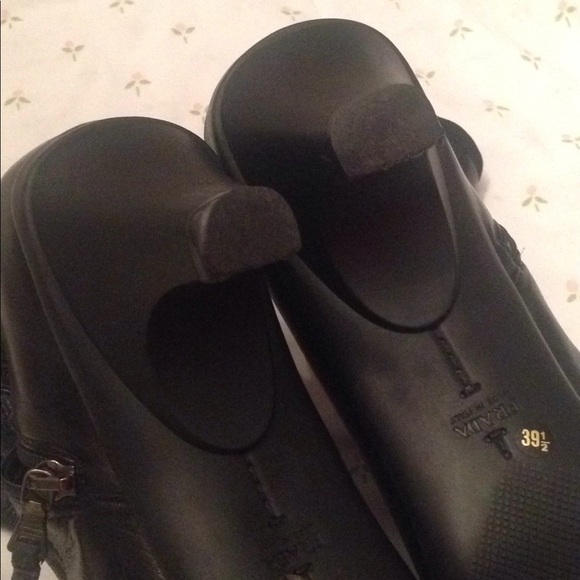 Prada women's boots - Picture 3 of 5